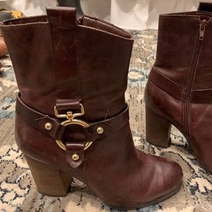 Guess Burgundy leather zip booties
